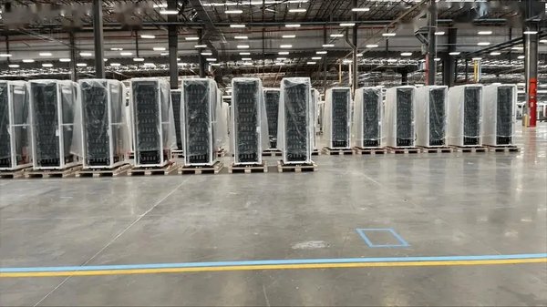 人工智能数据中心流量激增：挑战与测试新方法