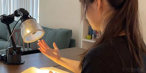 苹果皮克斯智能机器人台灯：未来家庭的智能新宠