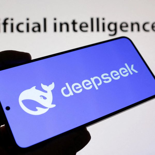 DeepSeek模型：AI技术的新浪潮与行业变革