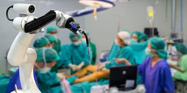 国产腔镜手术机器人崛起：微创机器人如何挑战达芬奇？