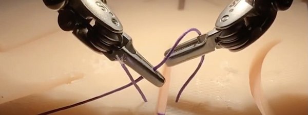 AI手术机器人：未来手术室的革命性助手