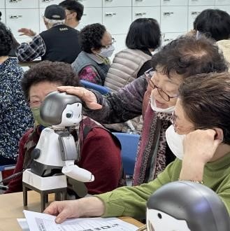 智能康复机器人：AI技术如何重塑养老与医疗的未来
